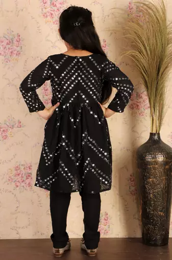  girls' black kurta and churidar