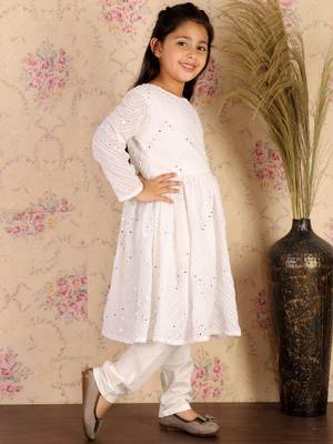  girls' white kurta and churidar 2