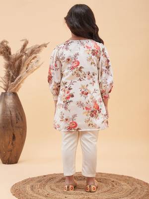 girls' cream kurta and pant set 3