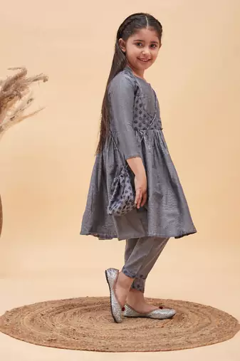  girls' grey kurta and pant set