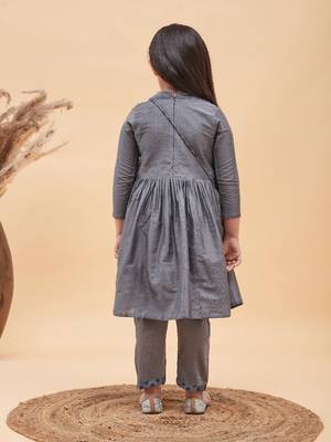  girls' grey kurta and pant set 3