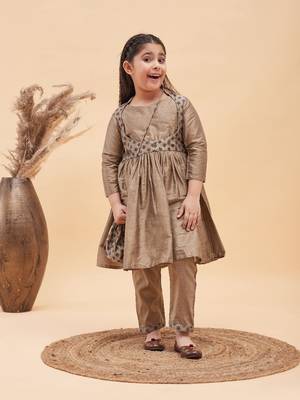  girls' chiku kurta and pant set 1