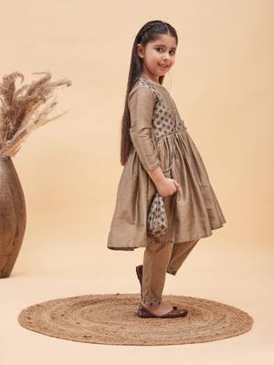  girls' chiku kurta and pant set 2
