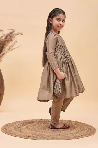  girls' chiku kurta and pant set