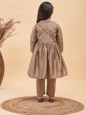  girls' chiku kurta and pant set 3