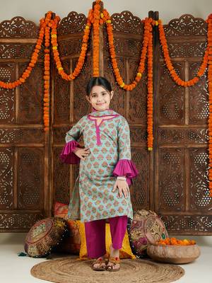  girls' green and pink kurta, pant and dupatta 1