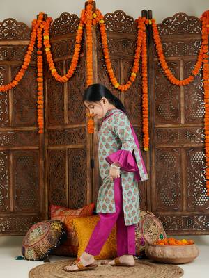  girls' green and pink kurta, pant and dupatta 2