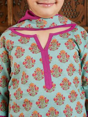  girls' green and pink kurta, pant and dupatta 4