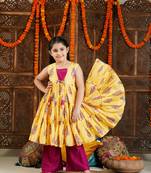 Vastramay girls' yellow and pink kurta pant set