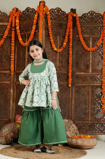 Vastramay girls' green kurta pant set
