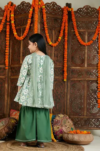 Vastramay girls' green kurta pant set