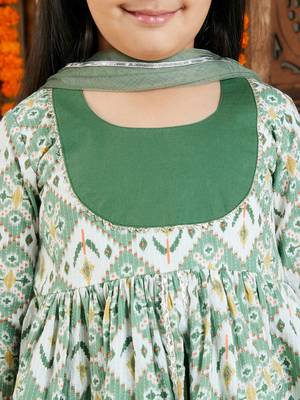 Vastramay girls' green kurta pant set 4