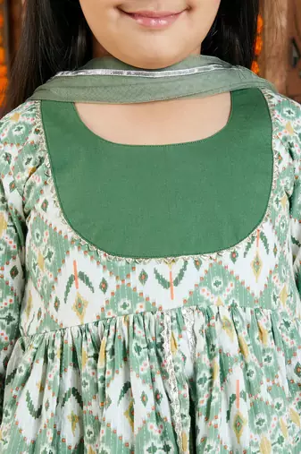 Vastramay girls' green kurta pant set