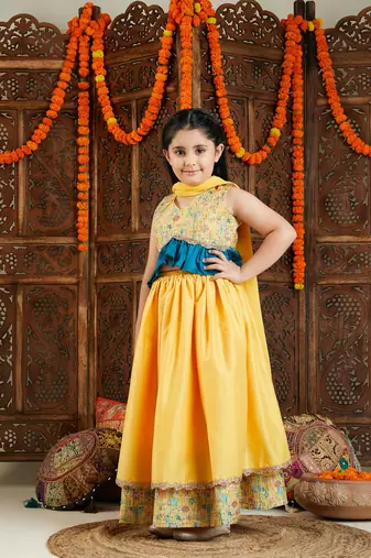  girls' yellow lehenga