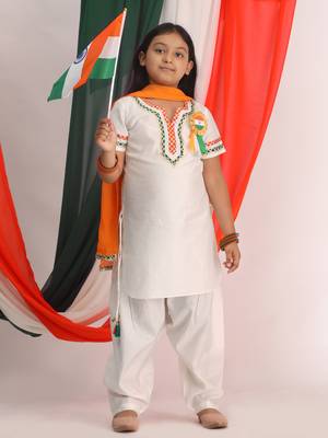  girls' white kurta set 1