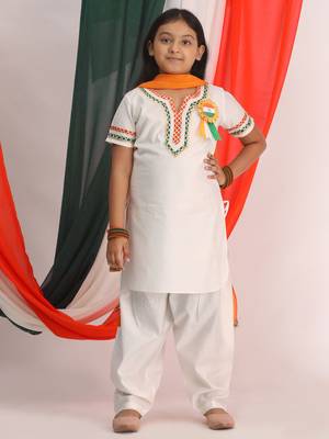 girls' white kurta set 2