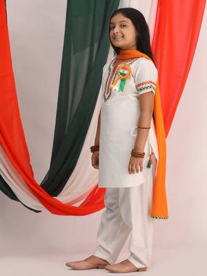  girls' white kurta set 3