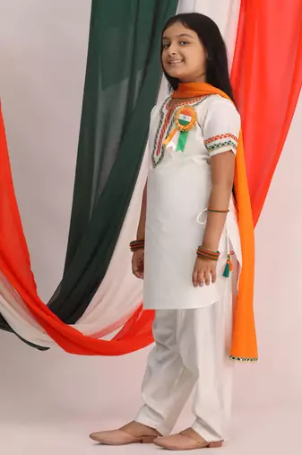  girls' white kurta set