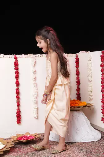  girls' peach lehenga