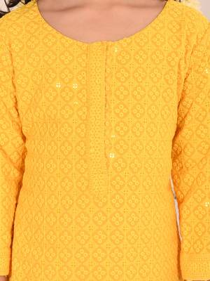  girls' yellow kurta and sharara set 4