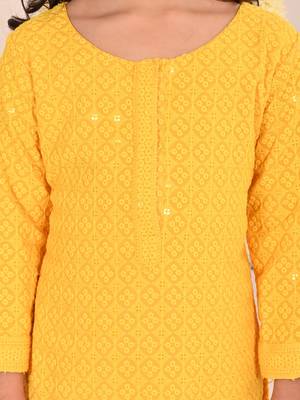 girls' yellow kurta and pant set 4