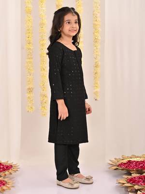  girls' black kurta and pant set 2