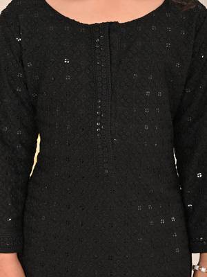  girls' black kurta and pant set 4