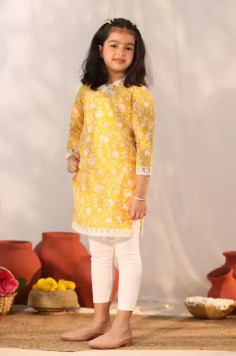  girls' yellow kurta leggings set