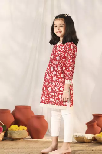  girls' red kurta leggings set