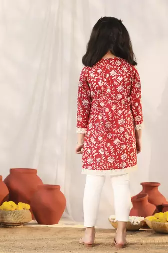  girls' red kurta leggings set