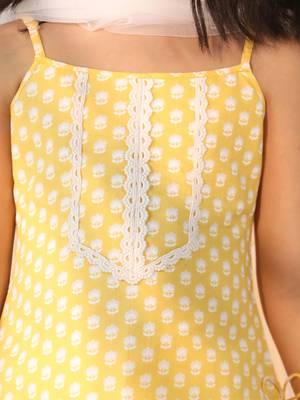  girls' yellow and white kurta, sharara and dupatta set 4