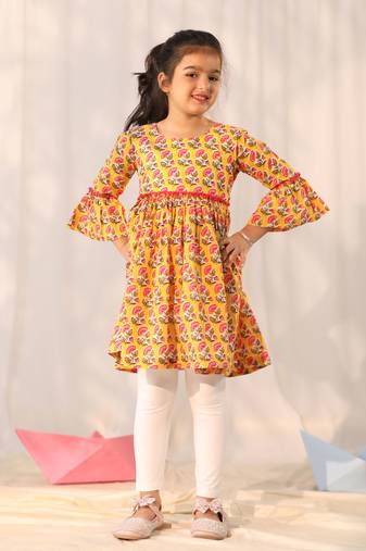  girls' yellow and white kurta leggings set