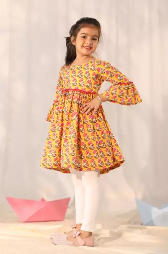  girls' yellow and white kurta leggings set