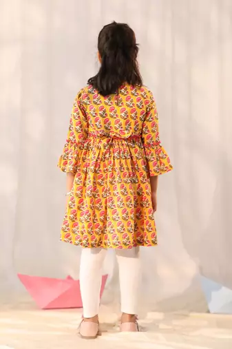  girls' yellow and white kurta leggings set