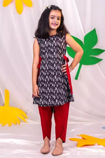  girls' black and red dhoti set