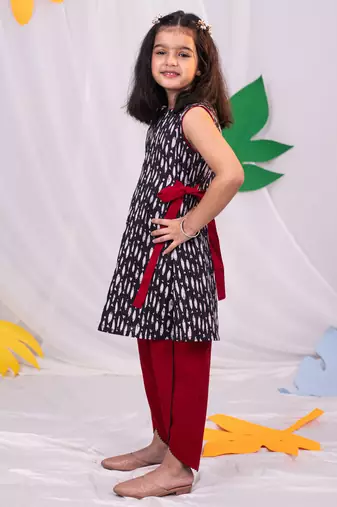  girls' black and red dhoti set