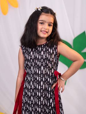  girls' black and red dhoti set 4