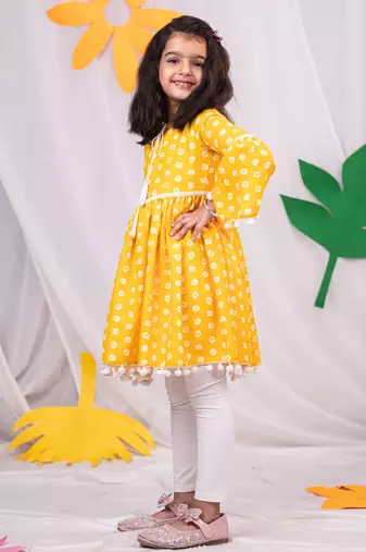  girls' yellow and white kurta leggings set