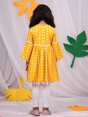  girls' yellow and white kurta leggings set 3
