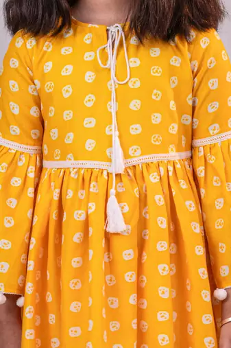  girls' yellow and white kurta leggings set