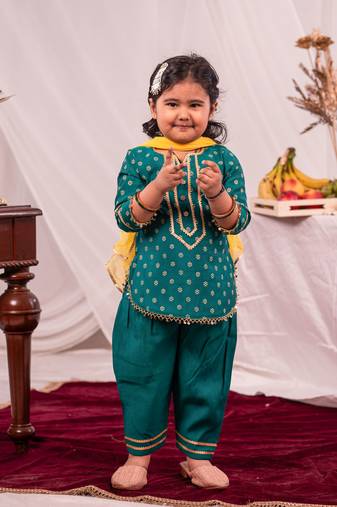 Vastramay girls' green kurta and patiala set