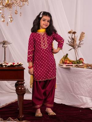 girls' pink kurta and patiala set 1