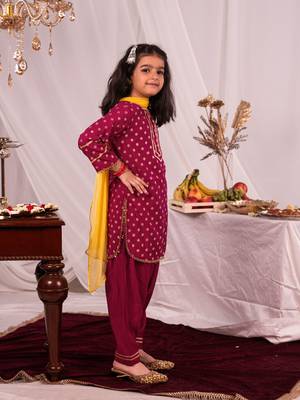  girls' pink kurta and patiala set 2