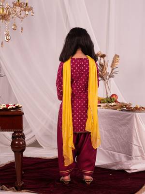  girls' pink kurta and patiala set 3