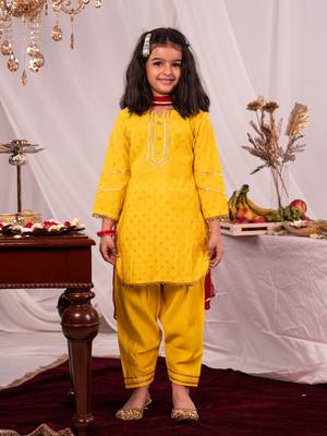  girls' yellow kurta and patiala set 1