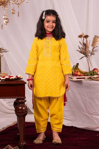  girls' yellow kurta and patiala set