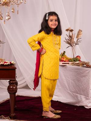  girls' yellow kurta and patiala set 2