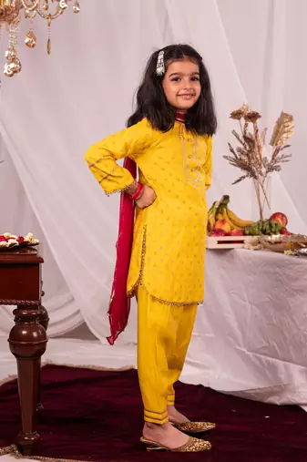  girls' yellow kurta and patiala set