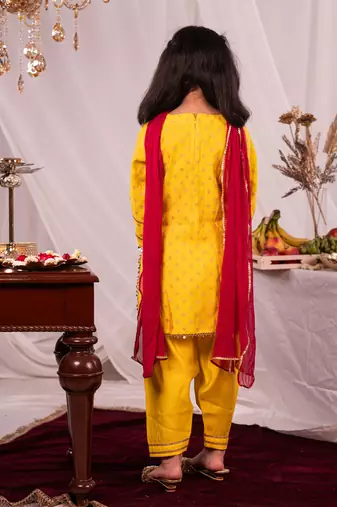  girls' yellow kurta and patiala set