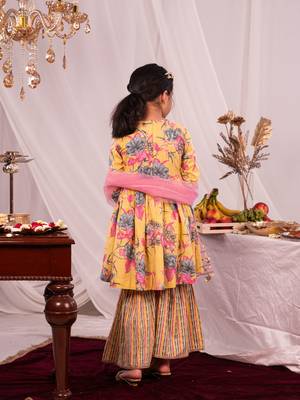  girls' yellow kurta and sharara set 3
